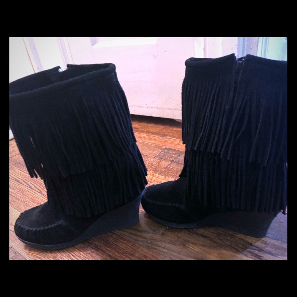 Minnetonka Moccasins Black Fringe Boot